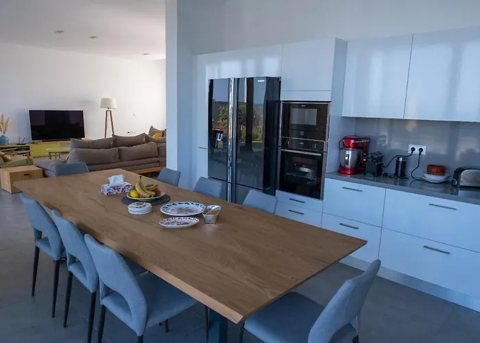 فيلة Ramann, Rhodes Fánai