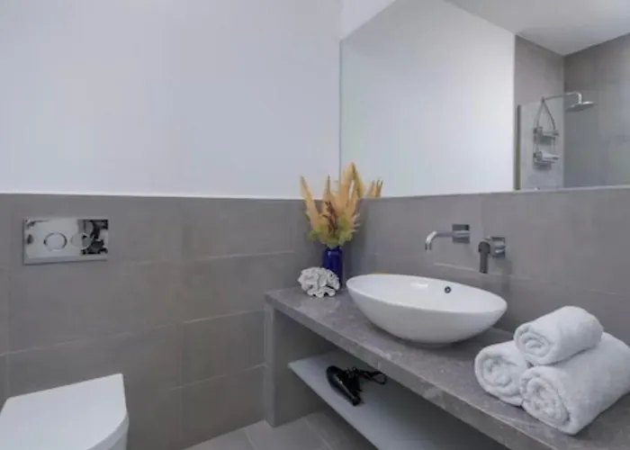 فيلة Ramann, Rhodes