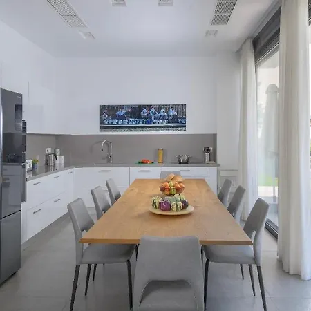 Ramann, Rhodes * Φάνες